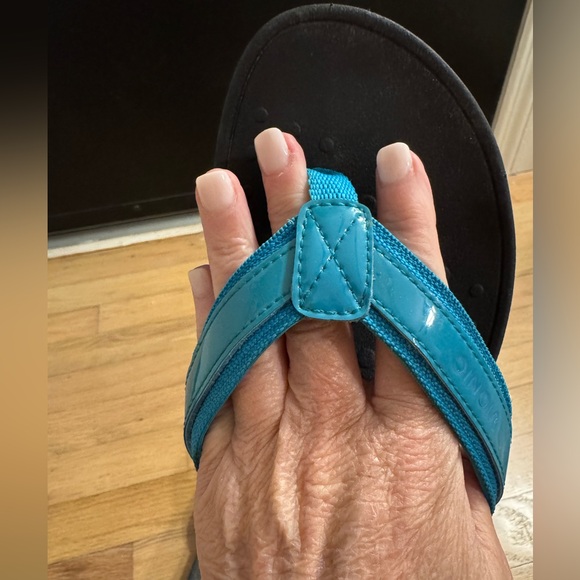 Vionic Black and Teal Flip Flops - Picture 3 of 9